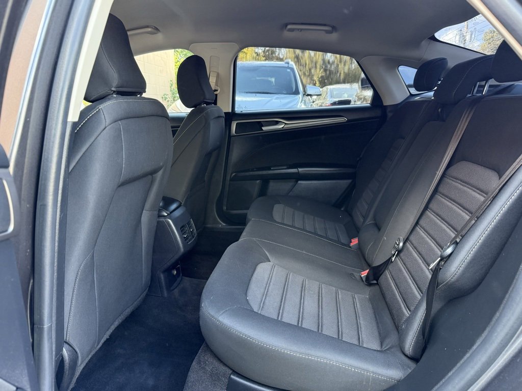 Used 2020 Ford Fusion SE image 11