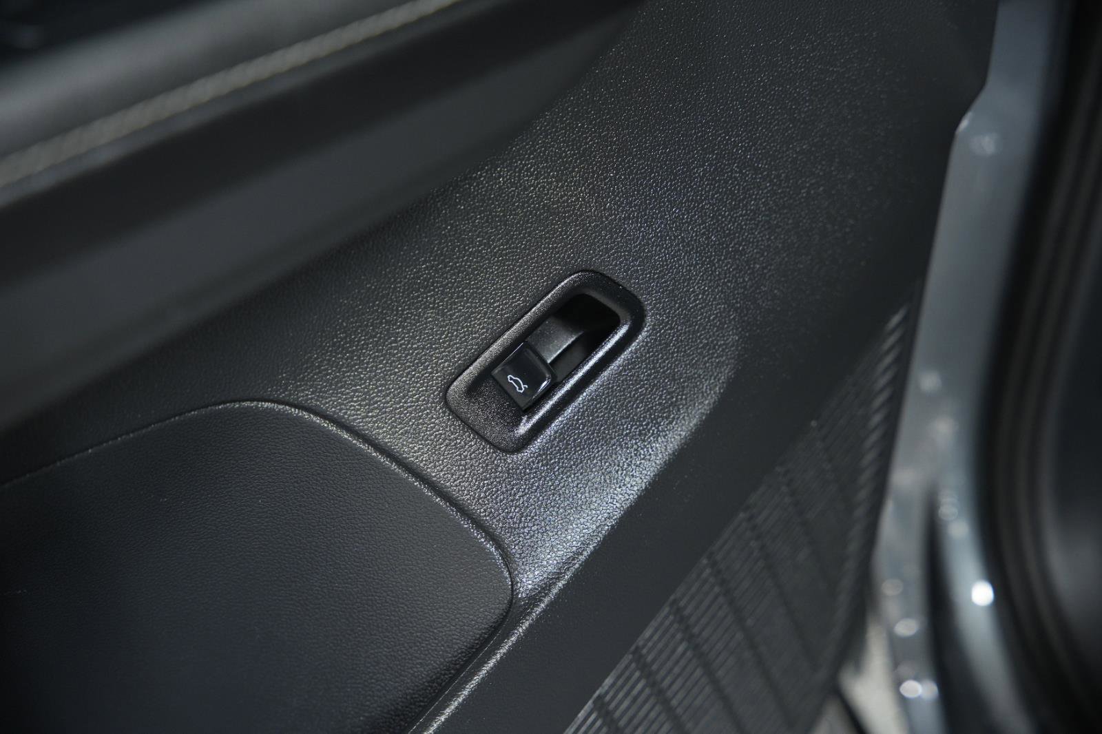 Used 2024 Volkswagen Atlas SE image 25