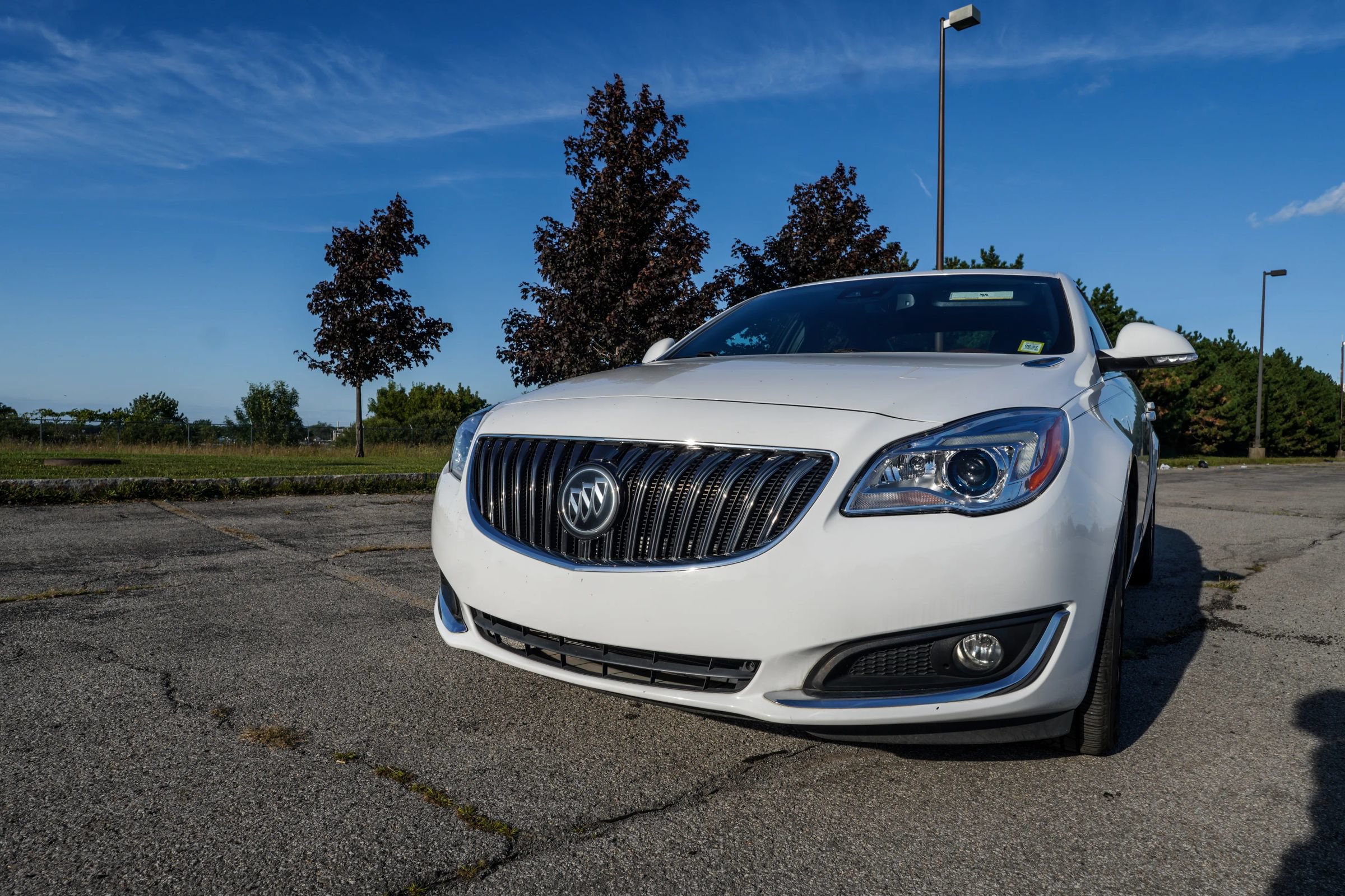 Used 2016 Buick Regal Premium w/ Driver Confidence Package #2 FWD image 3
