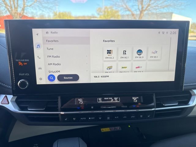 Used 2025 Toyota Sienna Limited image 31