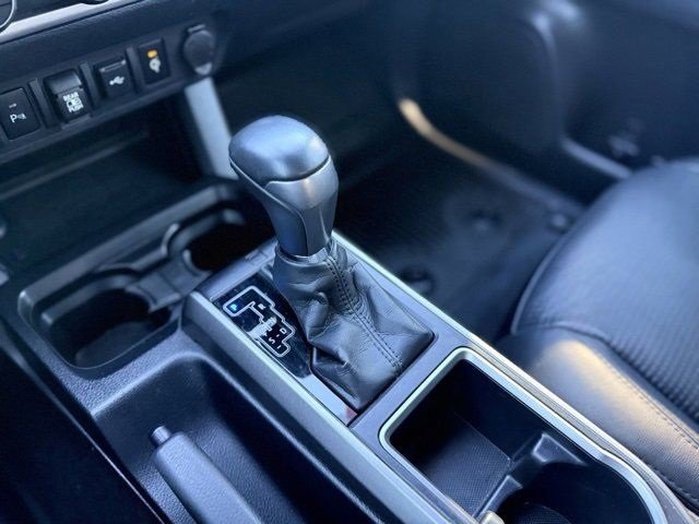 Used 2022 Toyota Tacoma Limited image 12
