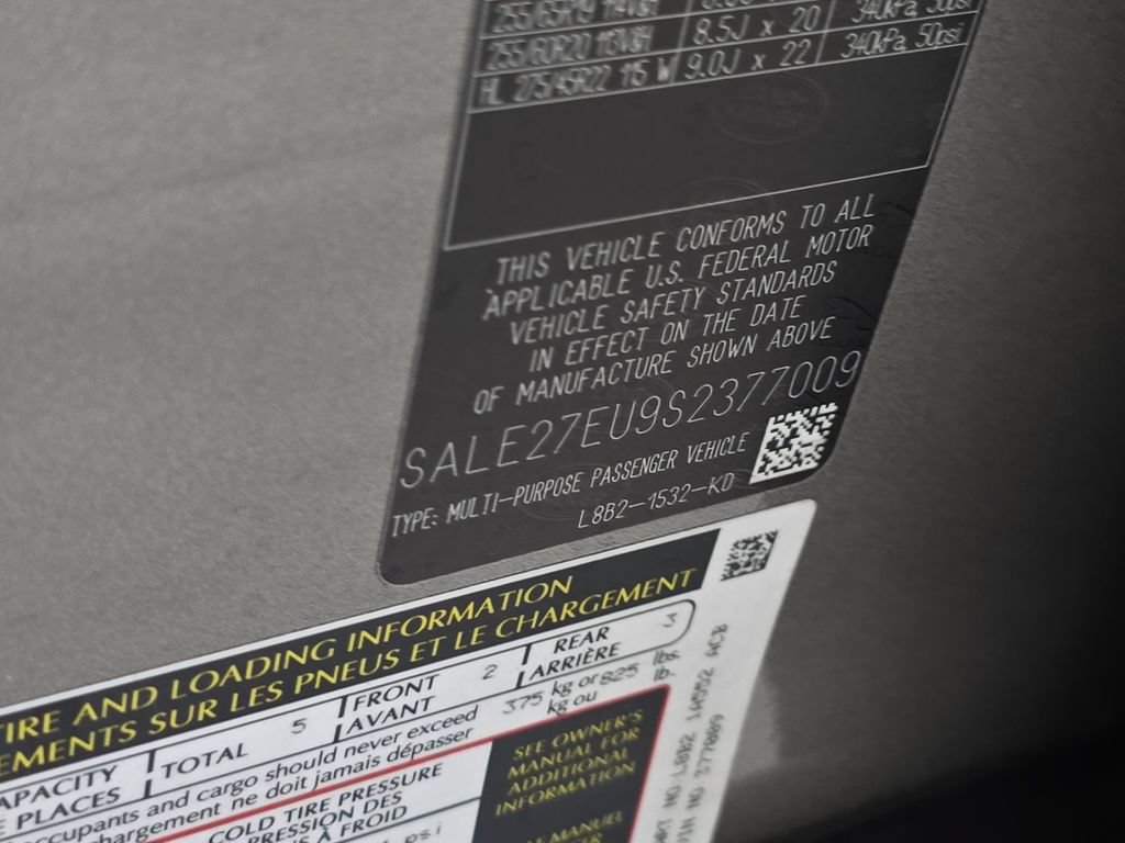 Used 2025 Land Rover Defender 110 X-Dynamic SE AWD/4WD image 33