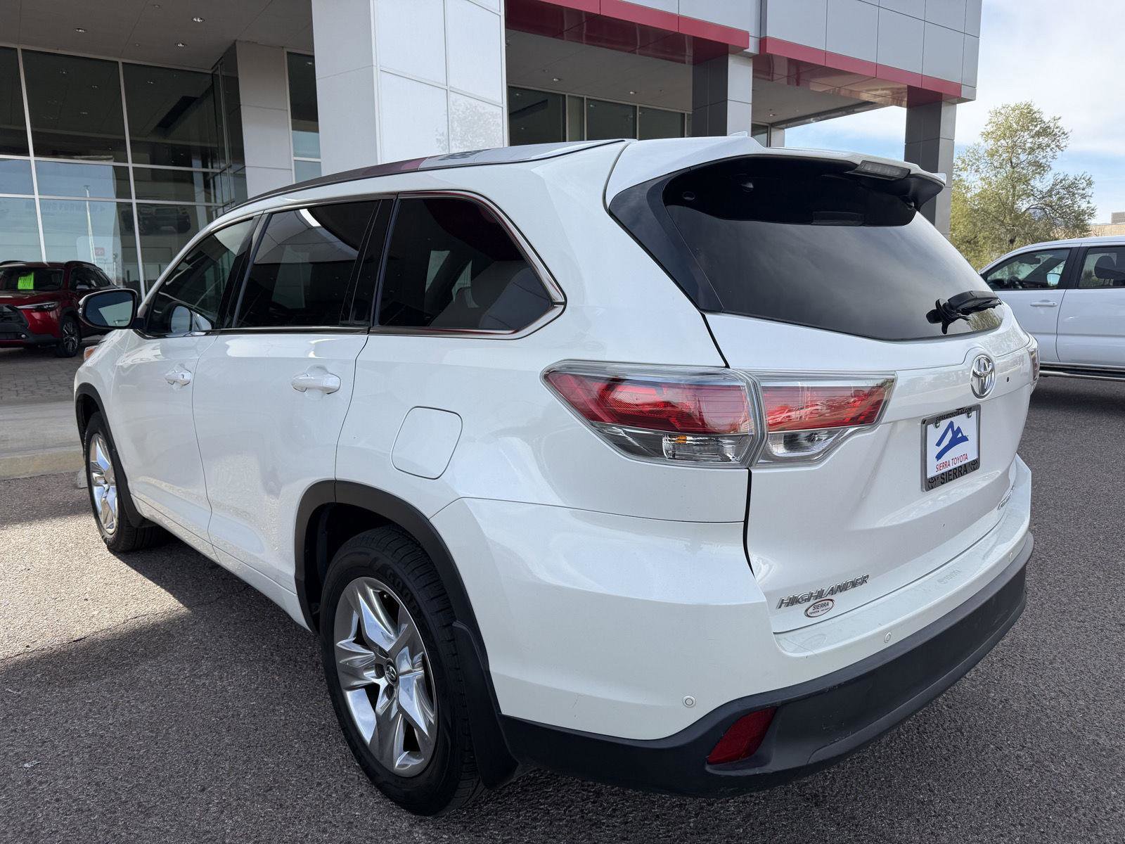 Used 2016 Toyota Highlander Limited Platinum image 3