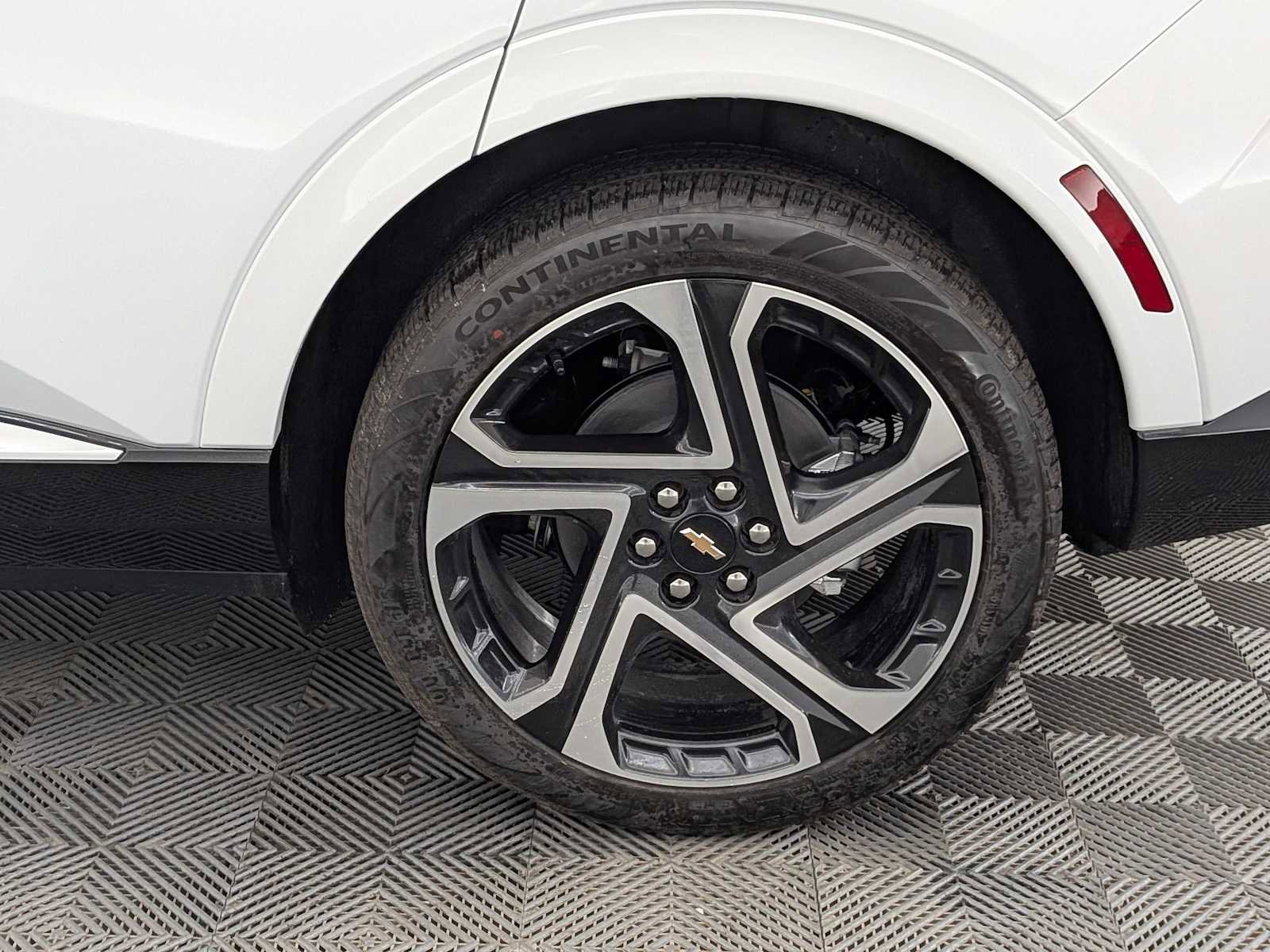 New 2026 Chevrolet Equinox EV LT image 13