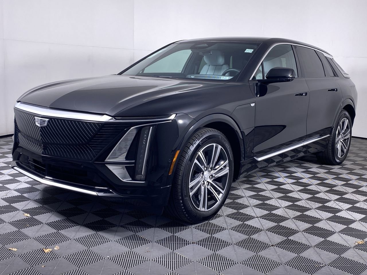 Certified 2024 Cadillac Lyriq Luxury w/ LPO, Floor Liner Package AWD/4WD image 35