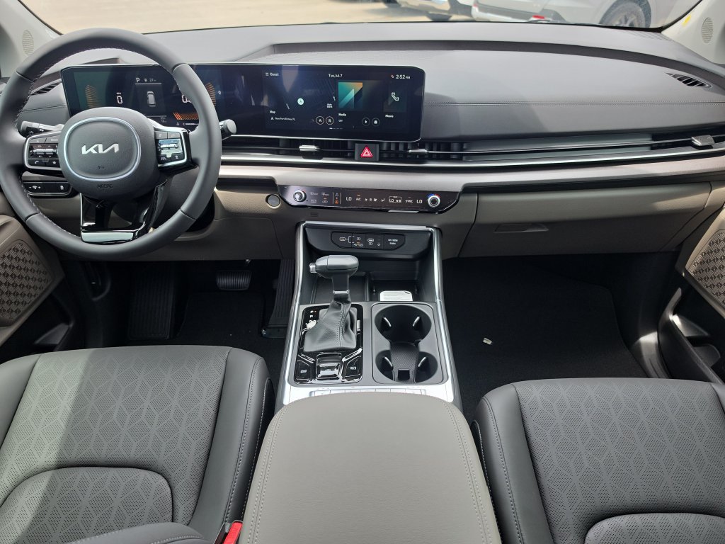 New 2026 Kia Carnival EX FWD image 13