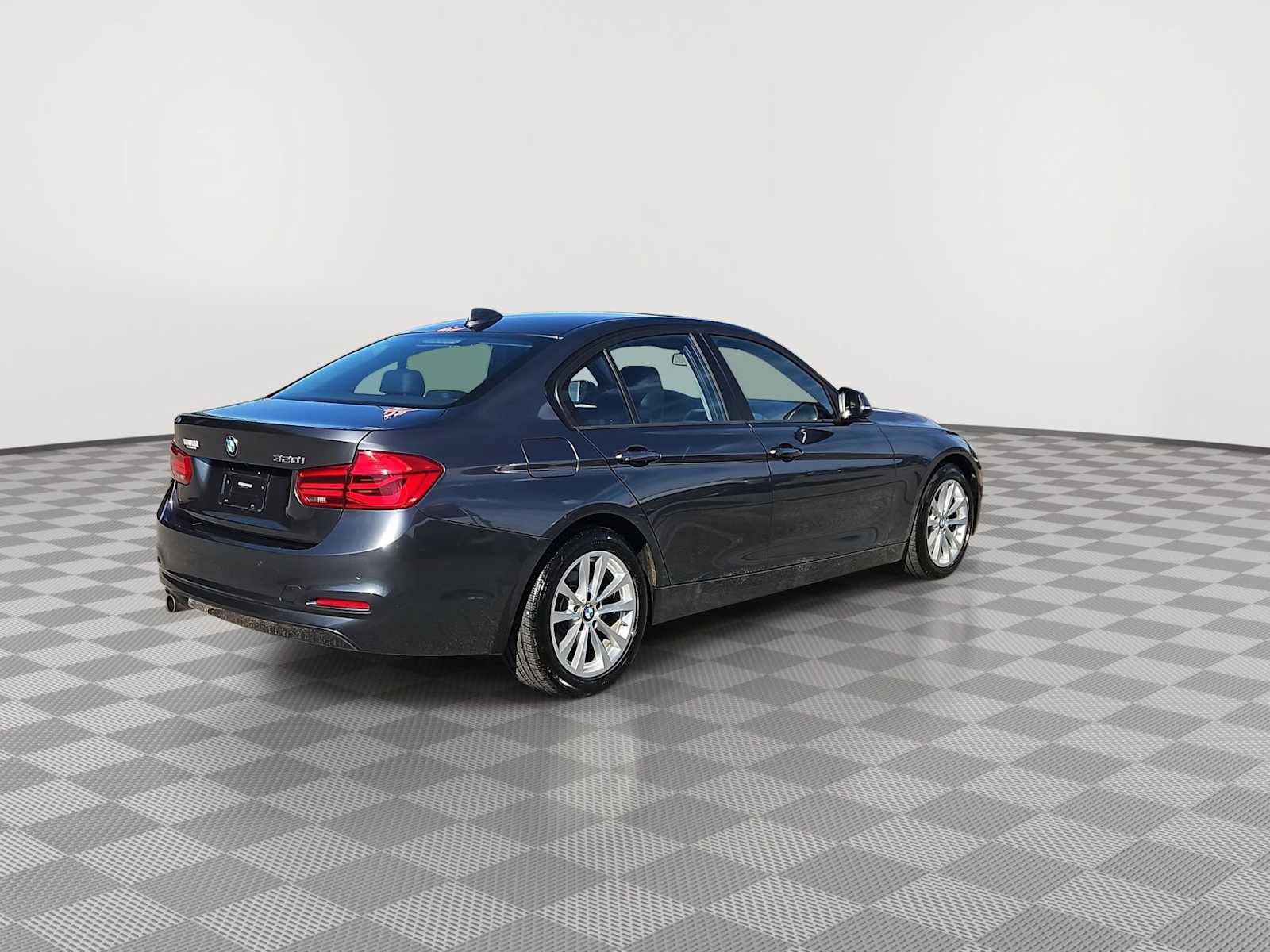Used 2016 BMW 320i Sedan RWD image 8
