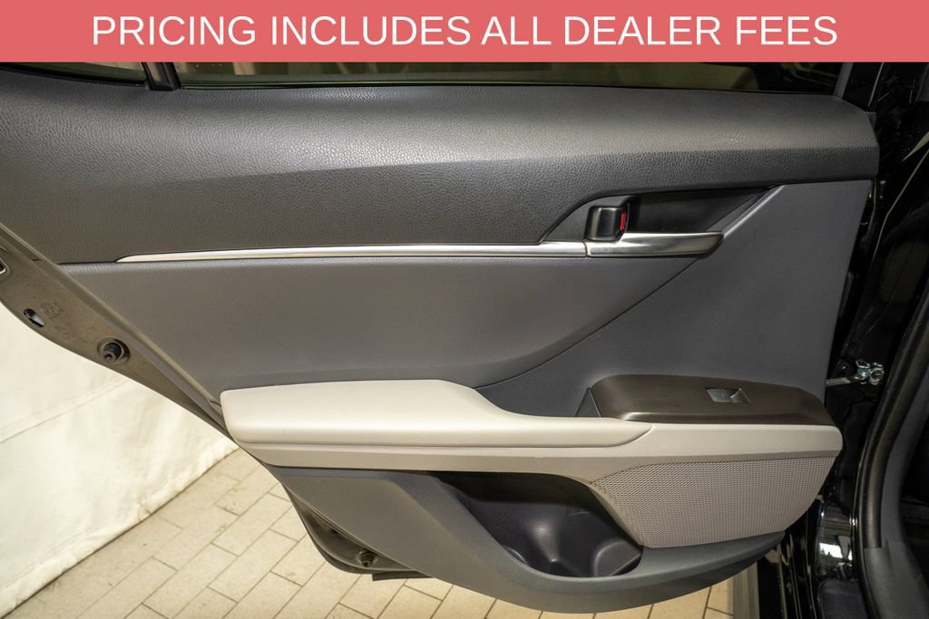 Used 2023 Toyota Camry SE FWD image 8