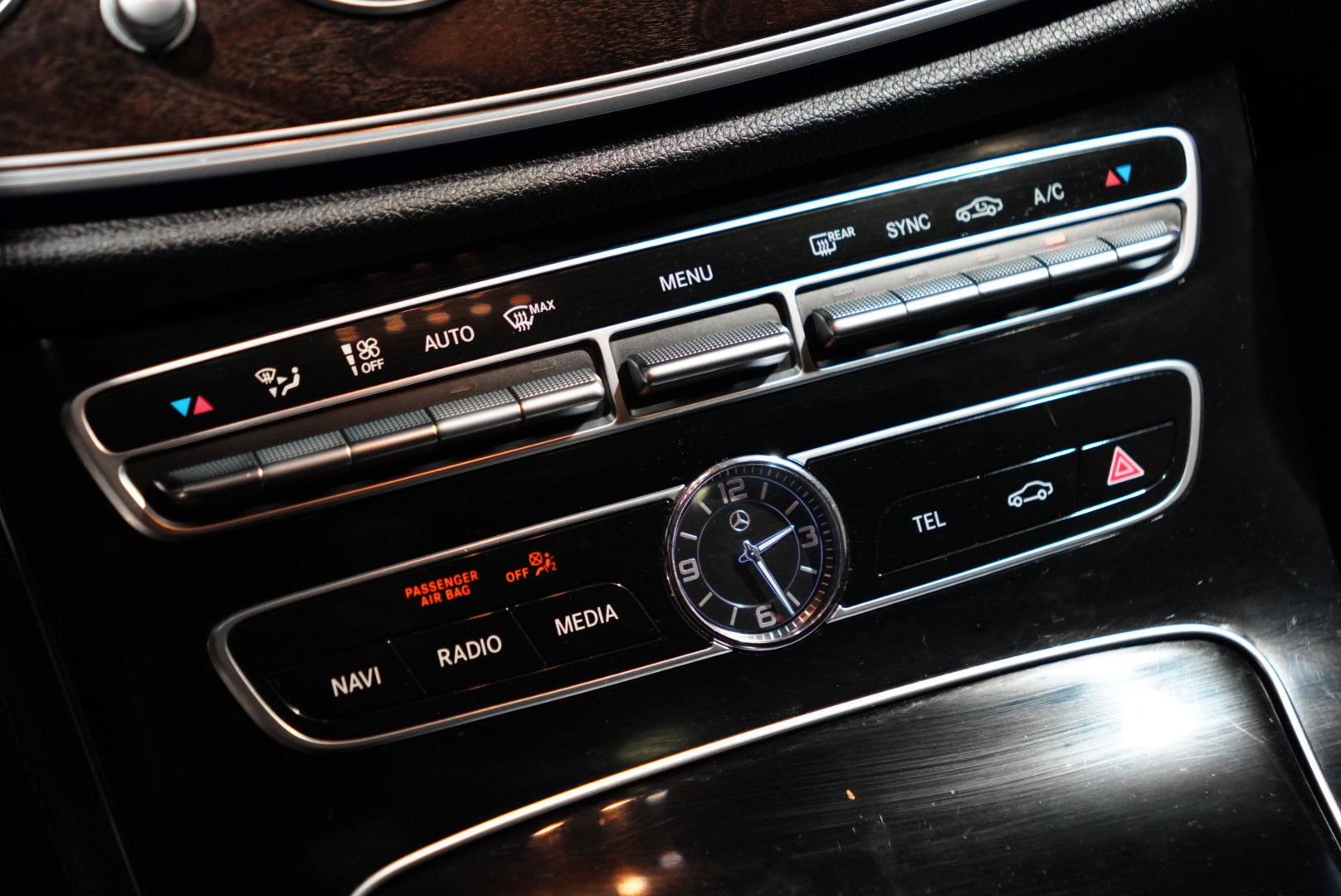 Used 2018 Mercedes-Benz E 300 4MATIC w/ Premium 1 Package image 9