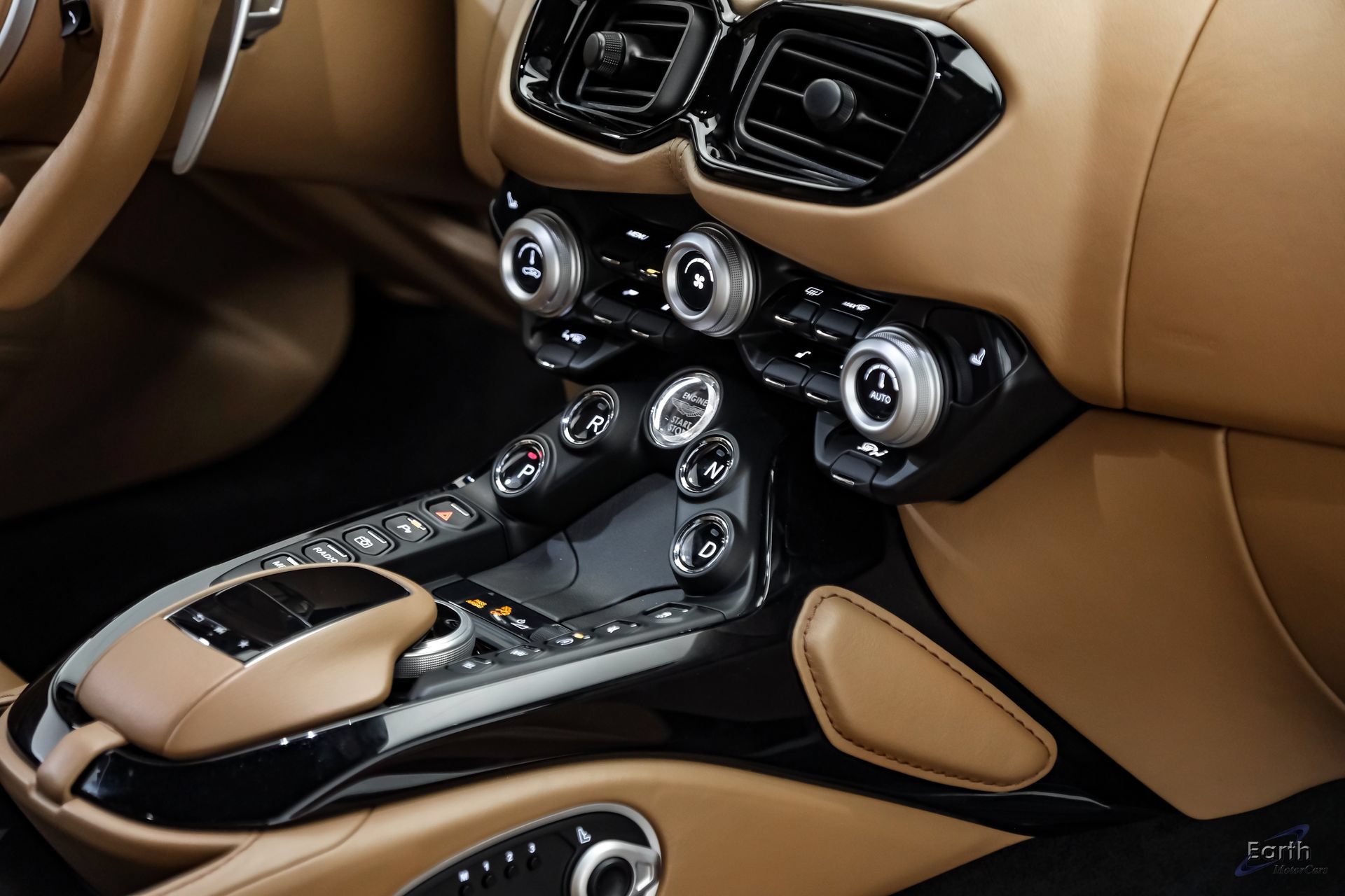 Used 2020 Aston Martin V8 Vantage Coupe RWD image 58