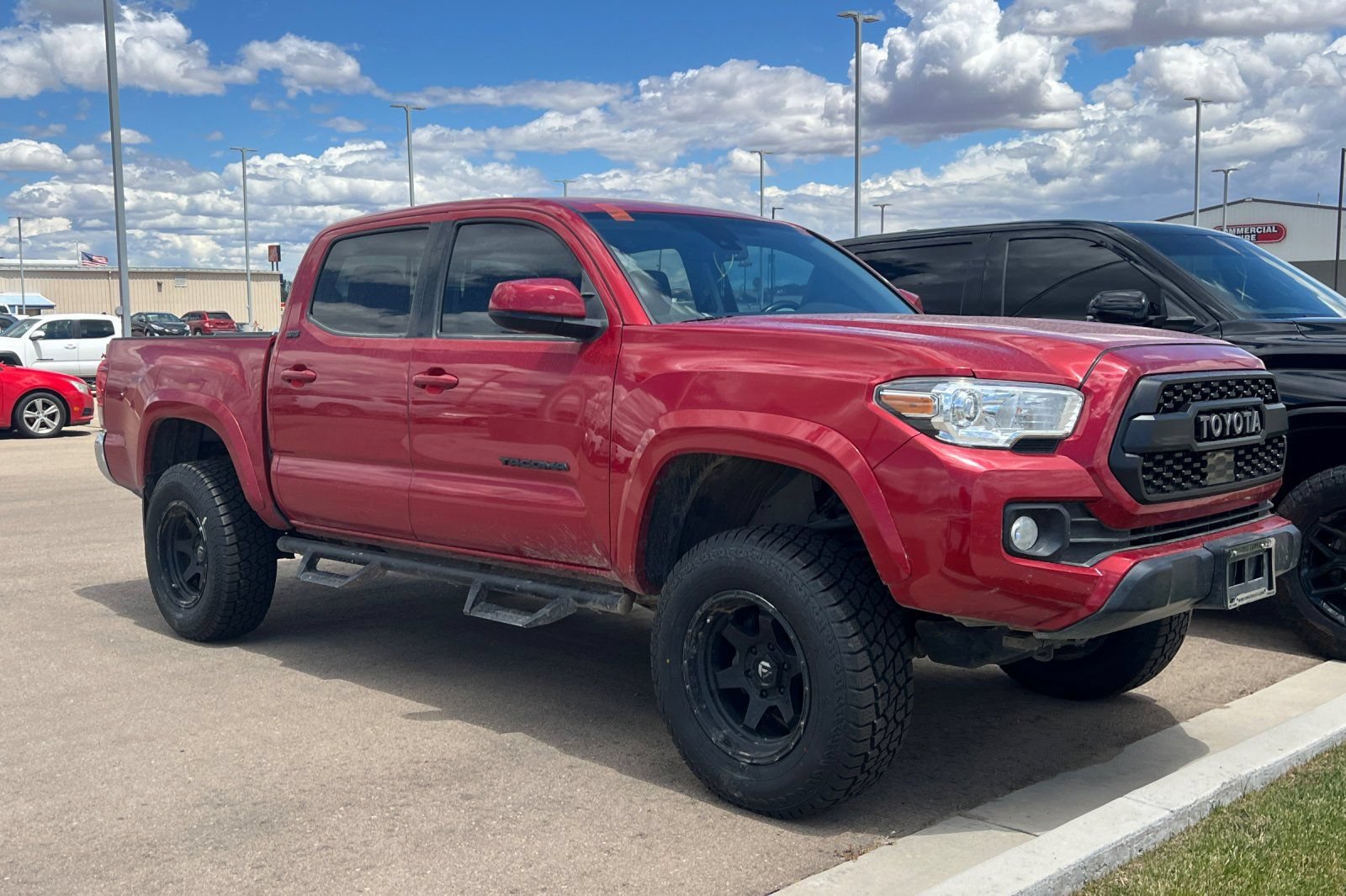 Used 2020 Toyota Tacoma SR5 AWD/4WD image 2
