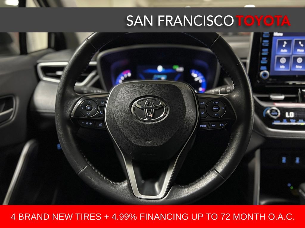 Certified 2022 Toyota Corolla Cross XLE image 33