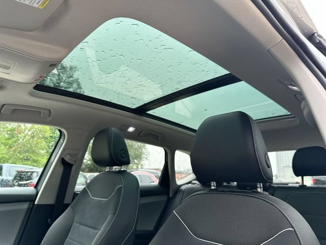 Used 2023 Volkswagen Taos SE w/ Panoramic Sunroof Package FWD image 21