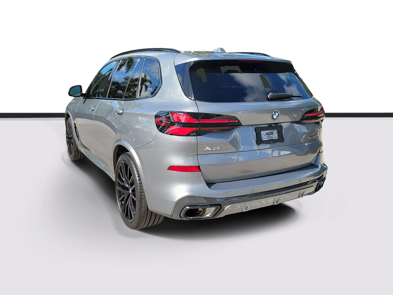 Certified 2026 BMW X5 xDrive40i w/ M Sport Package AWD/4WD image 3