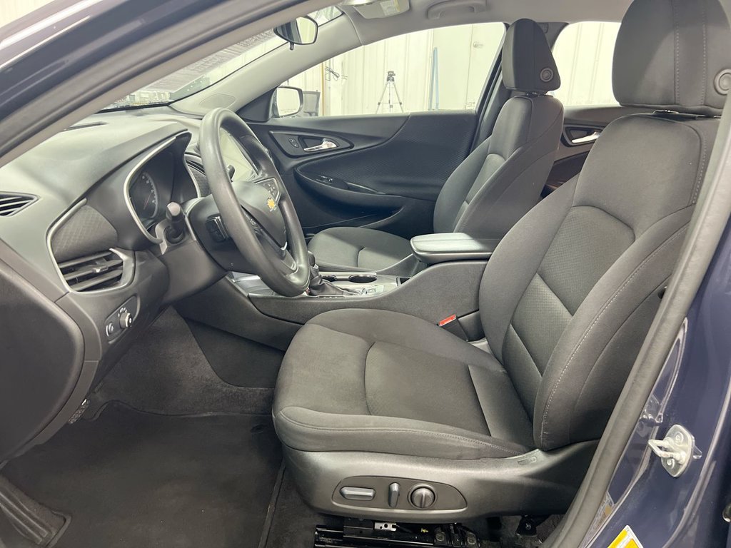 Used 2025 Chevrolet Malibu LT FWD image 19