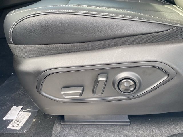 New 2025 Jeep Grand Cherokee L Overland w/ Trailer Tow Package image 16