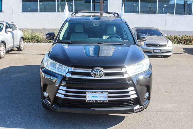 Used 2018 Toyota Highlander XLE w/ Carpet Mat Package (TMS) FWD image 2