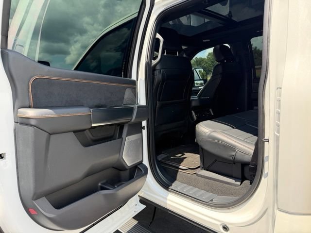 Used 2023 Ford F450 Platinum w/ FX4 Off-Road Package AWD/4WD image 25
