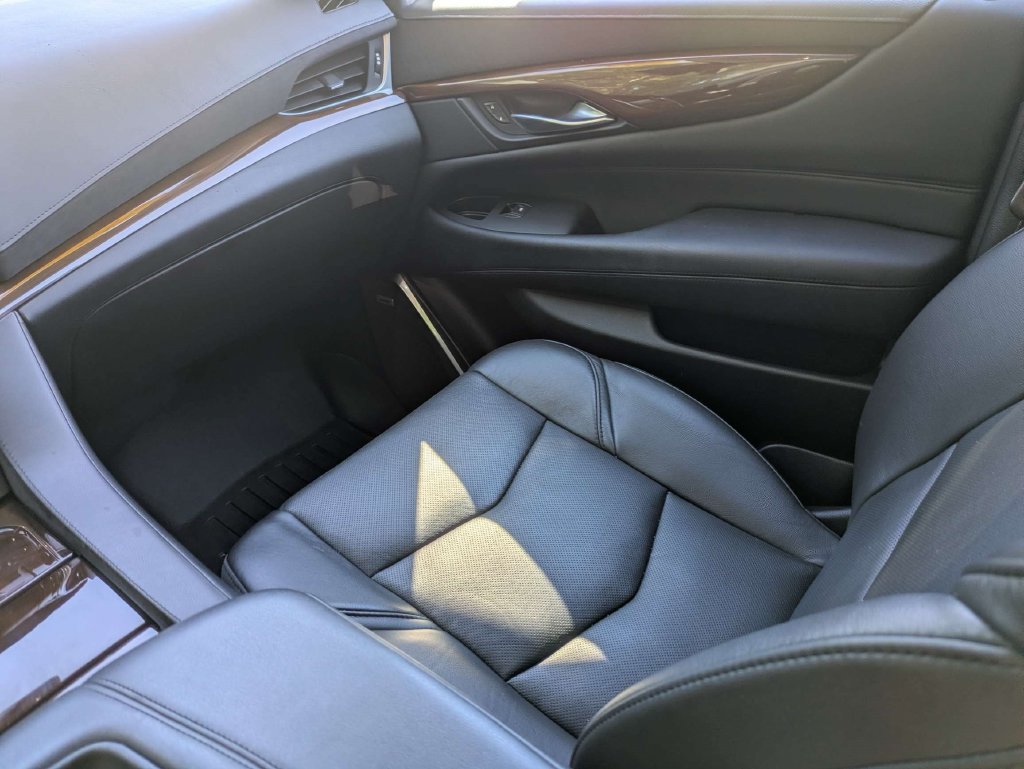 Used 2020 Cadillac Escalade Luxury AWD/4WD image 18