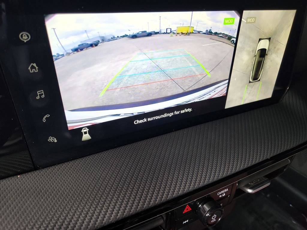 Certified 2025 Nissan Kicks SR image 18