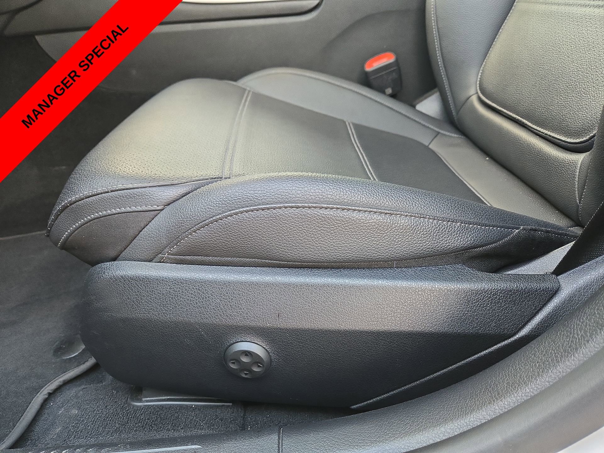 Used 2024 Mercedes-Benz C 300 4MATIC Sedan image 17