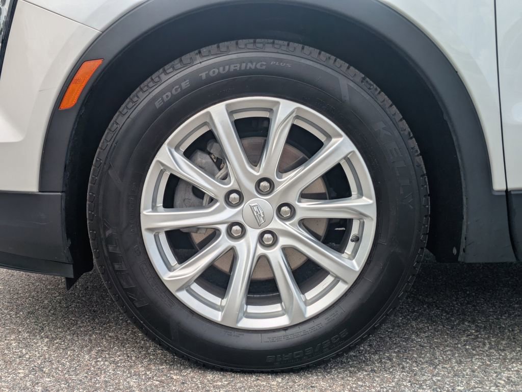 Used 2022 Cadillac XT4 Luxury w/ Cold Weather Package AWD/4WD image 10