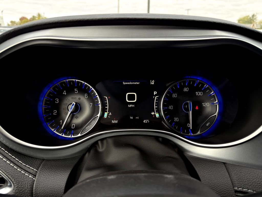 New 2026 Chrysler Pacifica Limited w/ Uconnect Theater Family Group FWD image 18