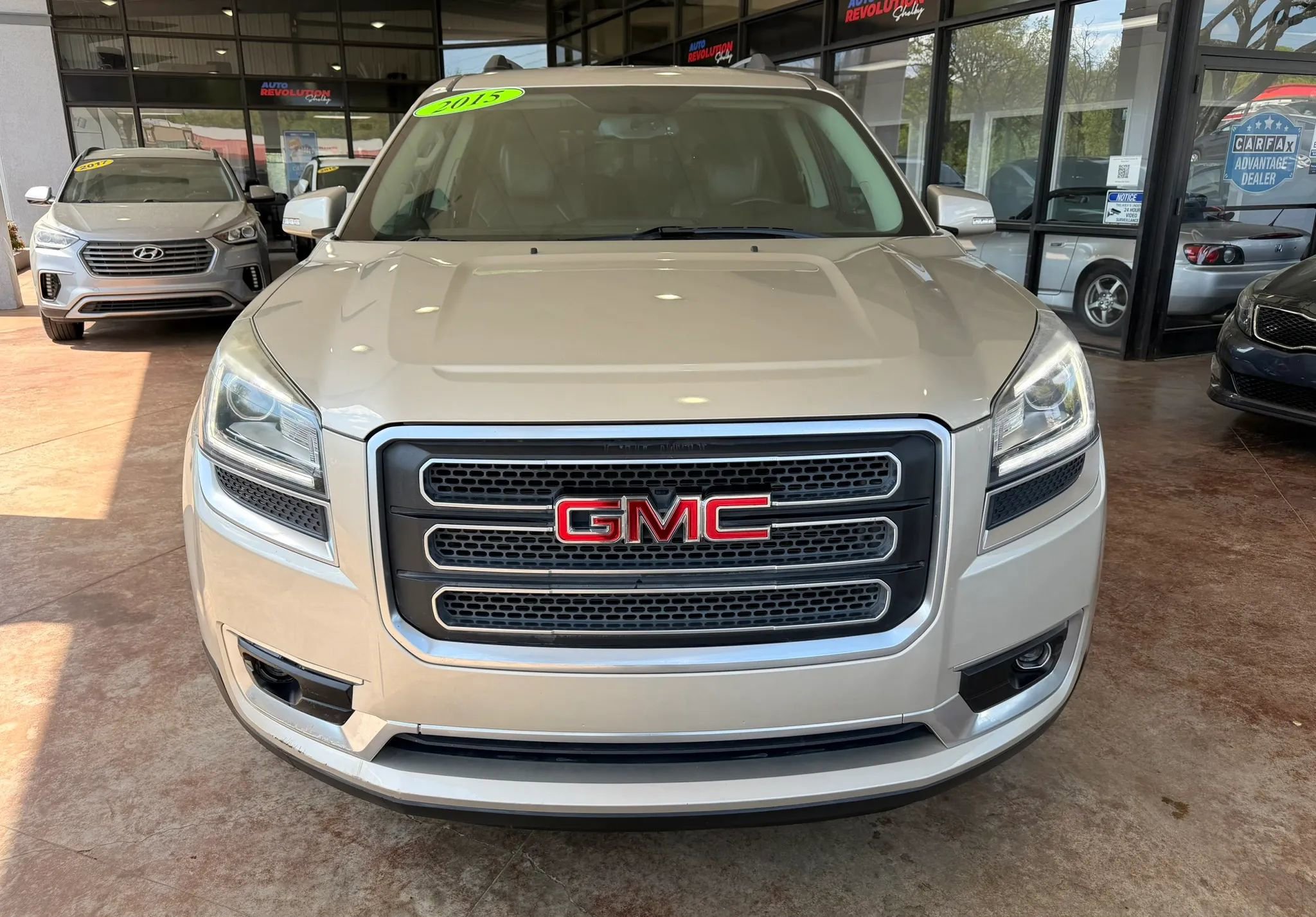 Used 2015 GMC Acadia SLT FWD image 2