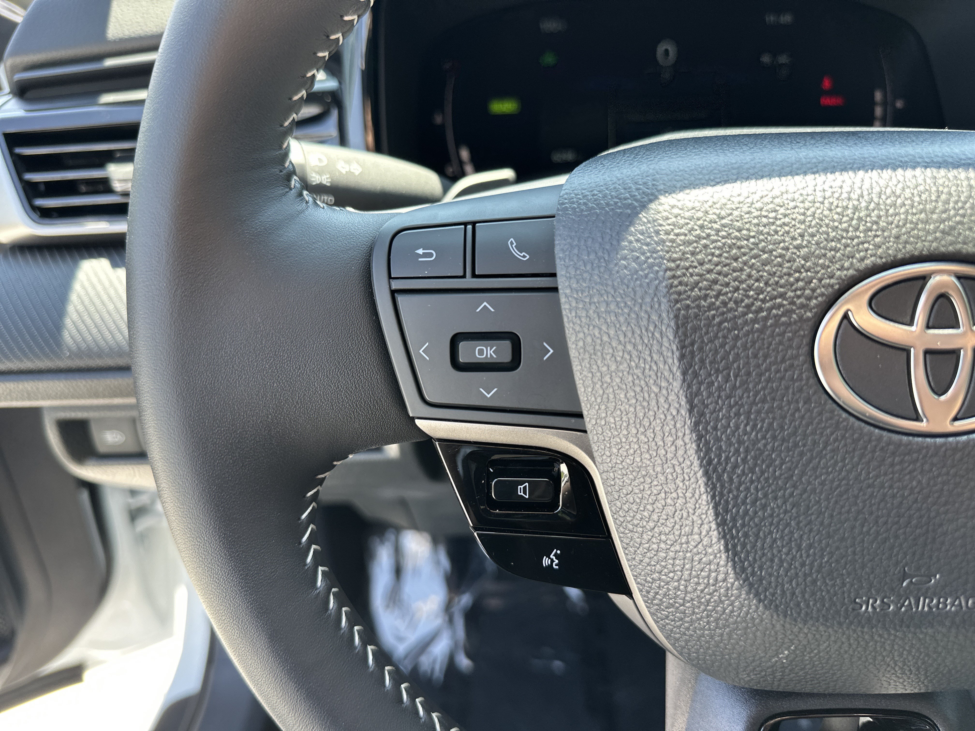 Used 2025 Toyota Camry SE FWD image 19