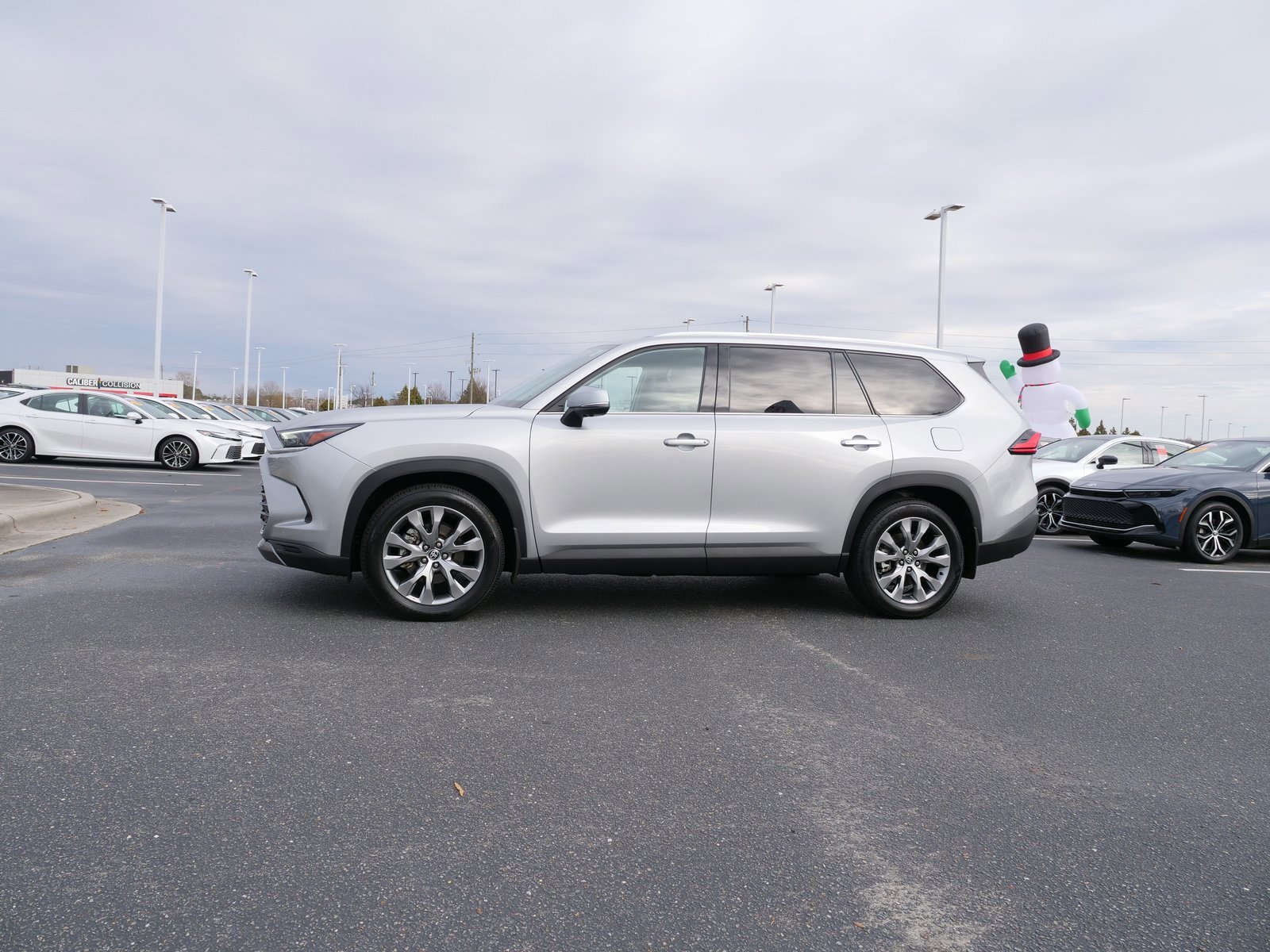 Used 2024 Toyota Grand Highlander Limited image 5