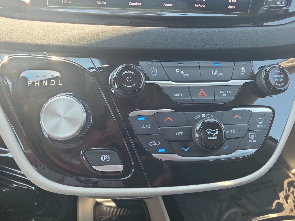 Used 2023 Chrysler Pacifica Touring-L FWD image 25