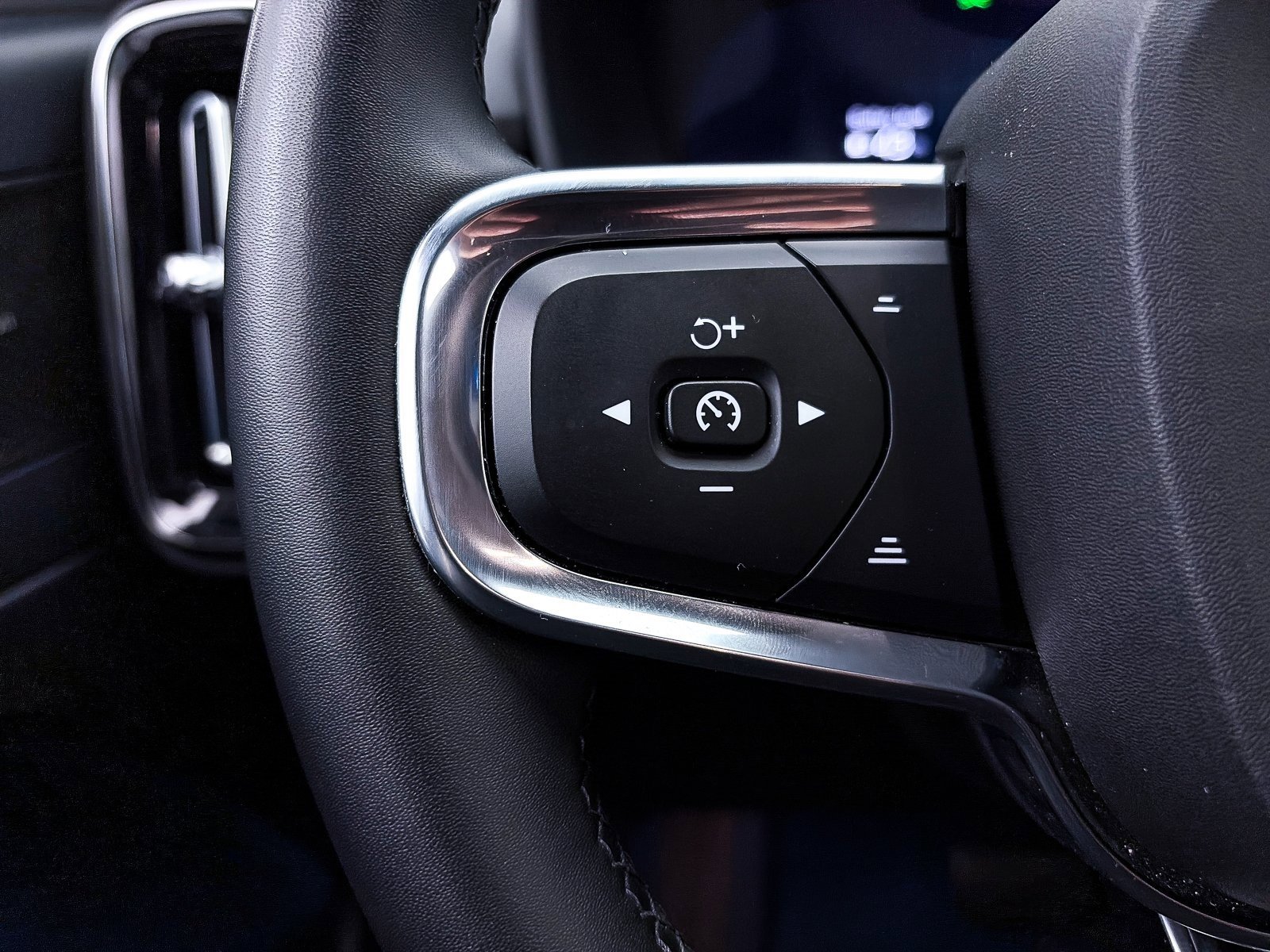 Used 2023 Volvo C40 P8 Recharge Ultimate image 29