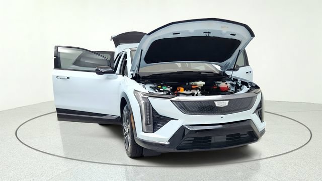 Used 2025 Cadillac Optiq Sport 1 AWD/4WD image 17
