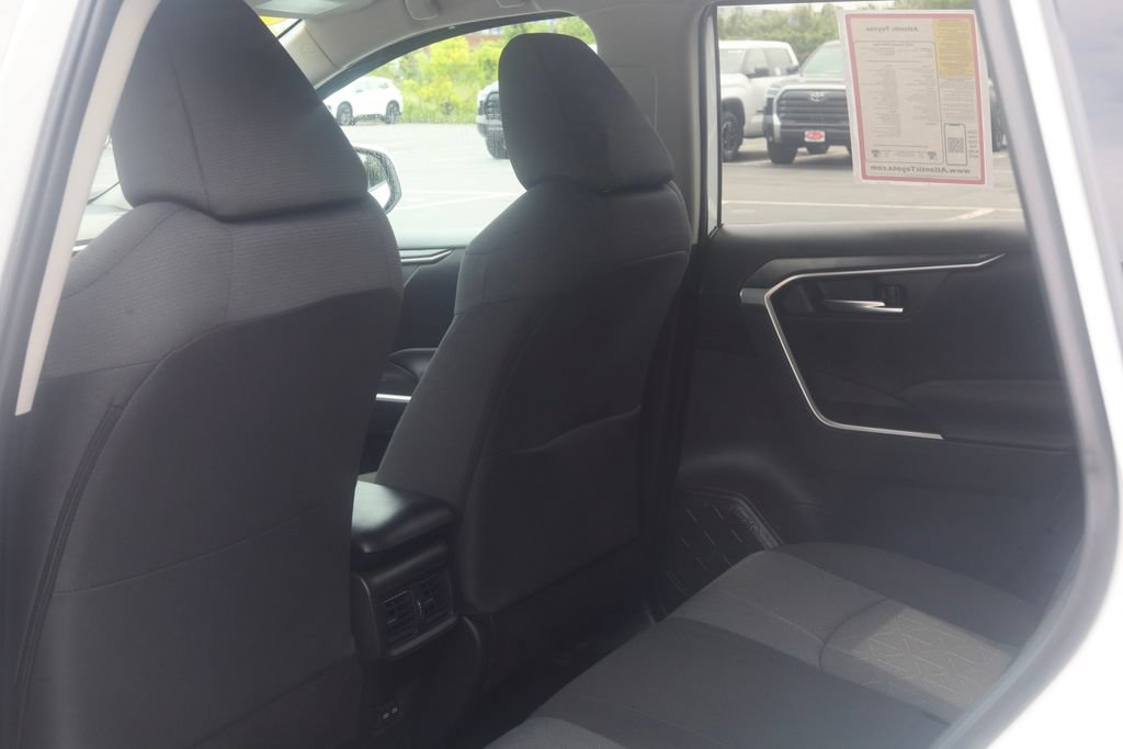Used 2025 Toyota RAV4 XLE AWD/4WD image 27