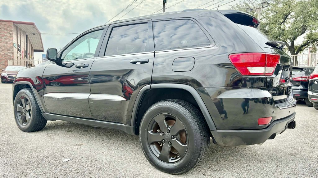 Used 2013 Jeep Grand Cherokee Limited w/ Luxury Group II image 7