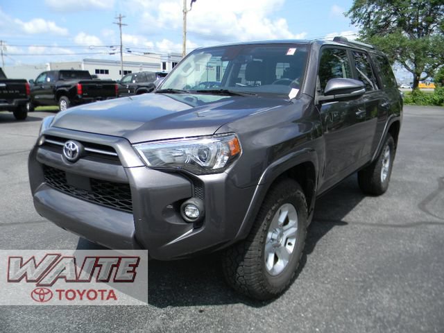 Used 2022 Toyota 4Runner SR5 Premium w/ Moonroof Package AWD/4WD image 5