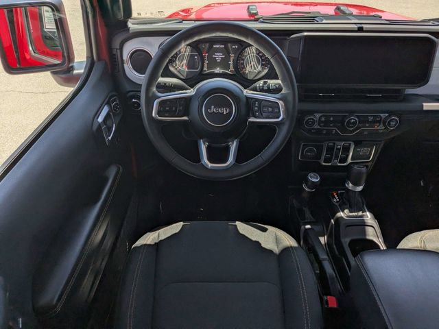 Used 2025 Jeep Wrangler Unlimited Sahara AWD/4WD image 15
