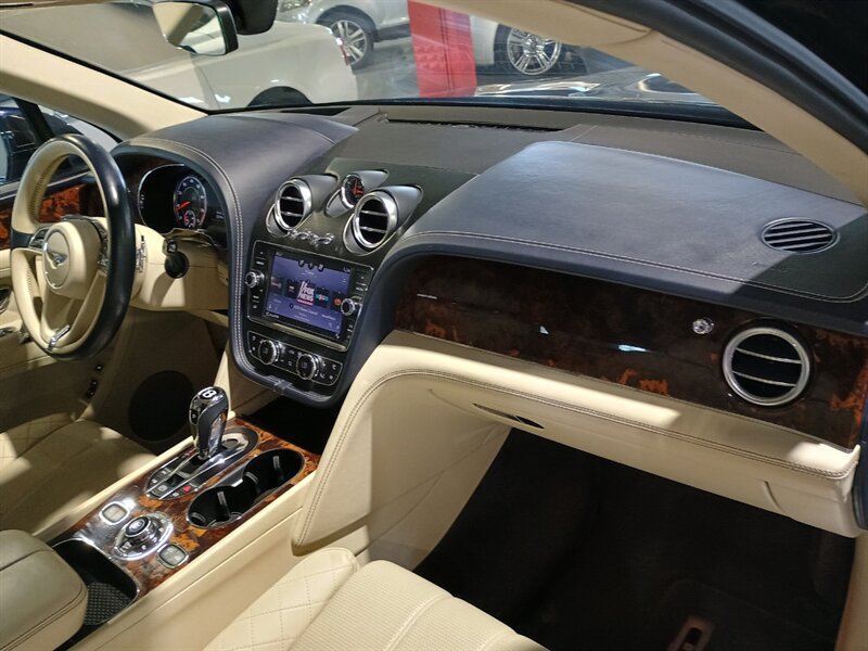 Used 2017 Bentley Bentayga AWD/4WD image 34