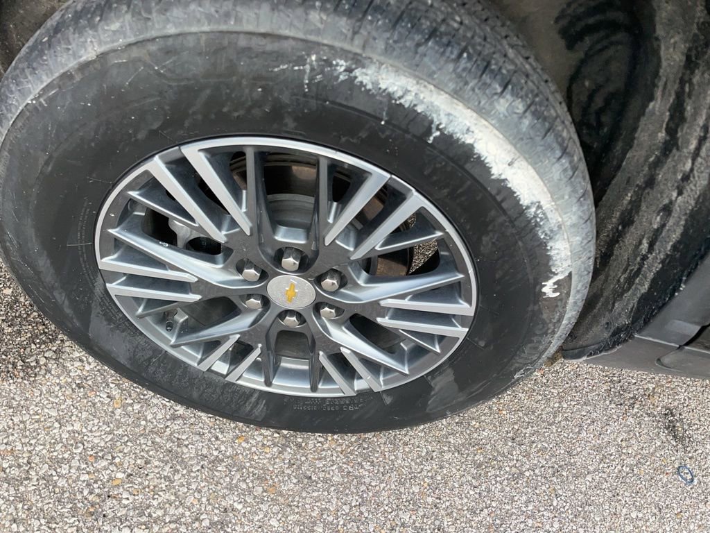 Used 2025 Chevrolet Traverse LT image 5