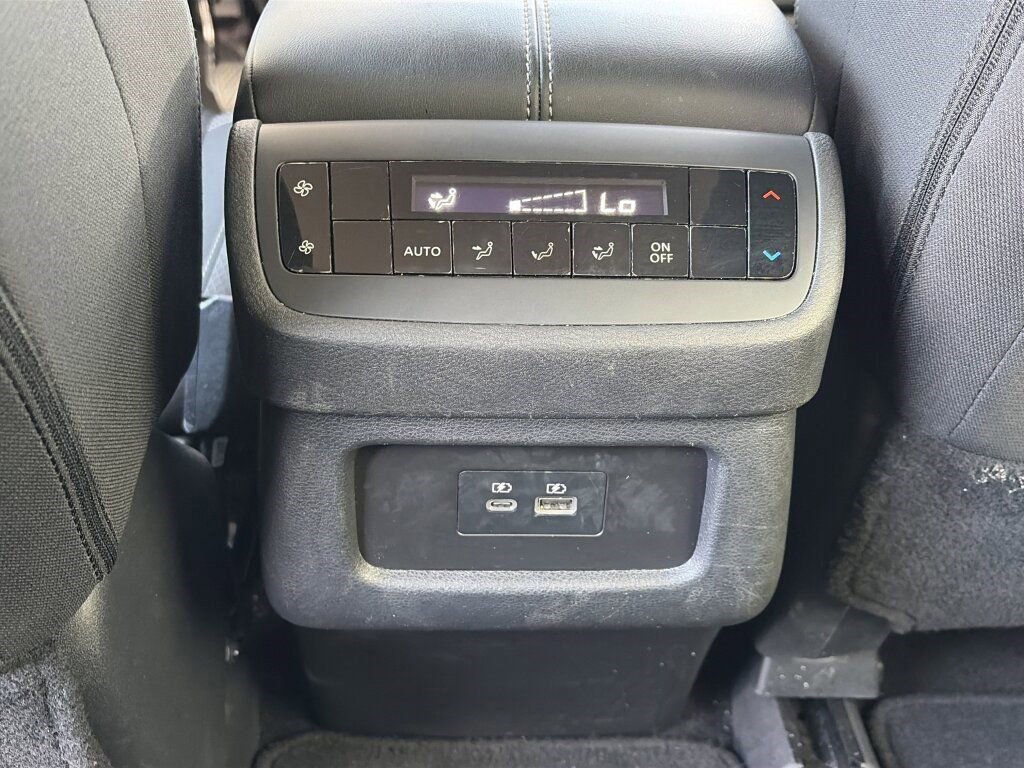 Certified 2025 Nissan Pathfinder SV image 31