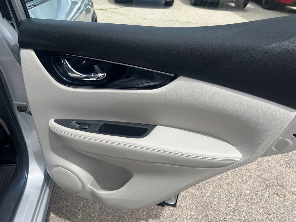 Used 2018 Nissan Rogue Sport SL w/ SL Premium Package AWD/4WD image 16