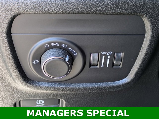 New 2025 Jeep Grand Cherokee Altitude image 13