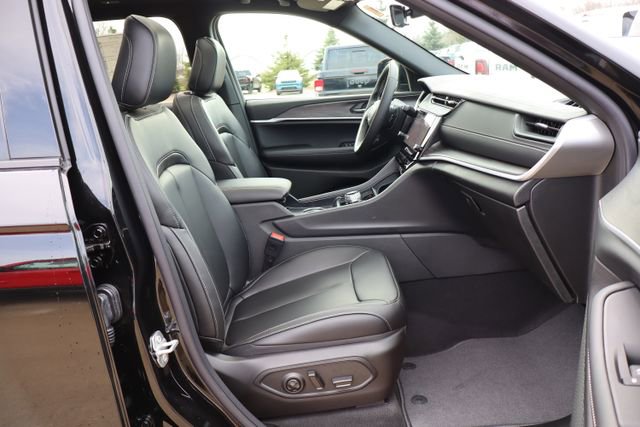 New 2026 Jeep Grand Cherokee L Limited w/ Limited Altitude Package AWD/4WD image 45