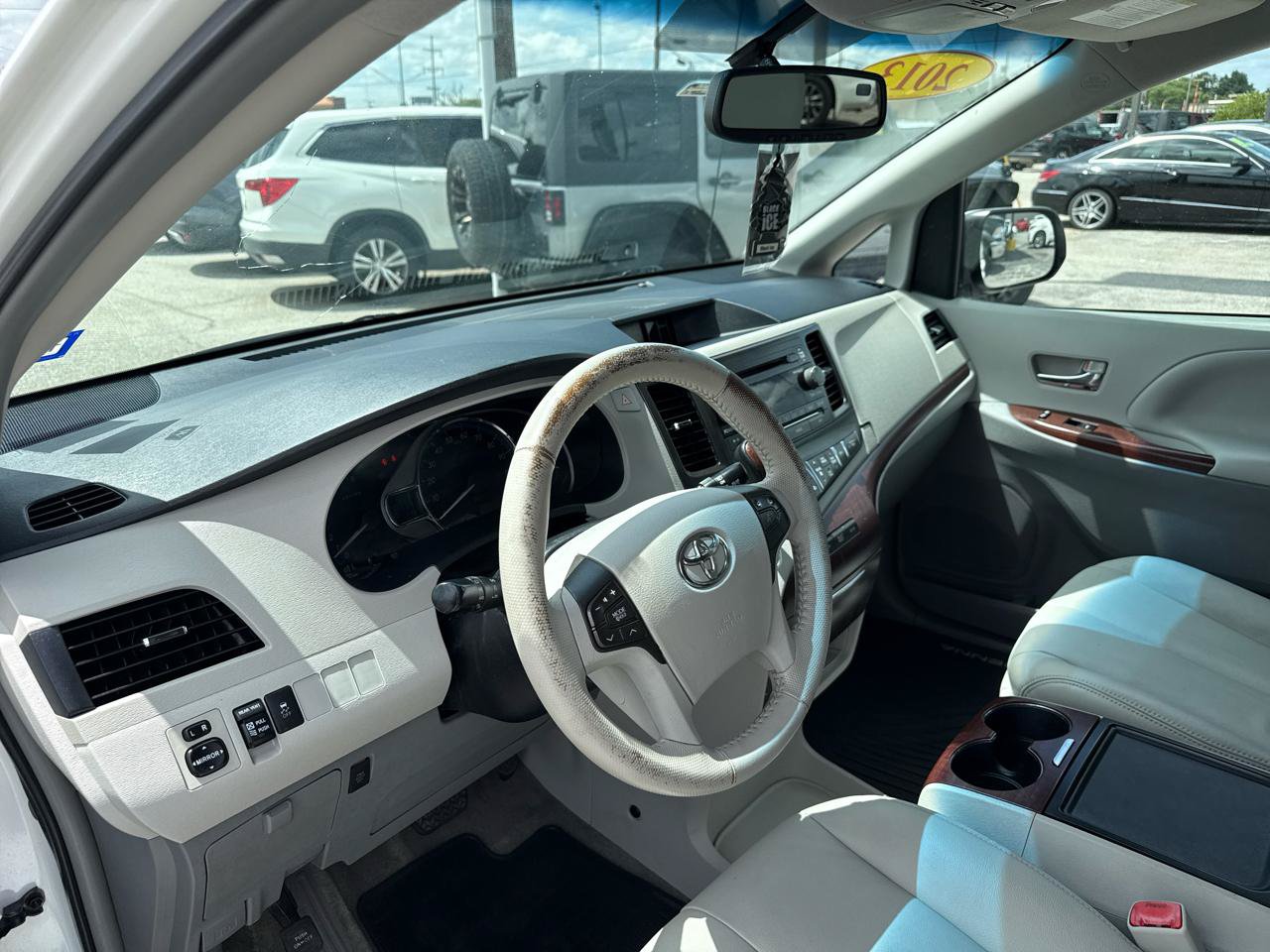 Used 2013 Toyota Sienna XLE FWD image 9
