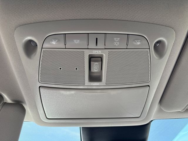 Used 2019 Nissan Rogue SV AWD/4WD image 14