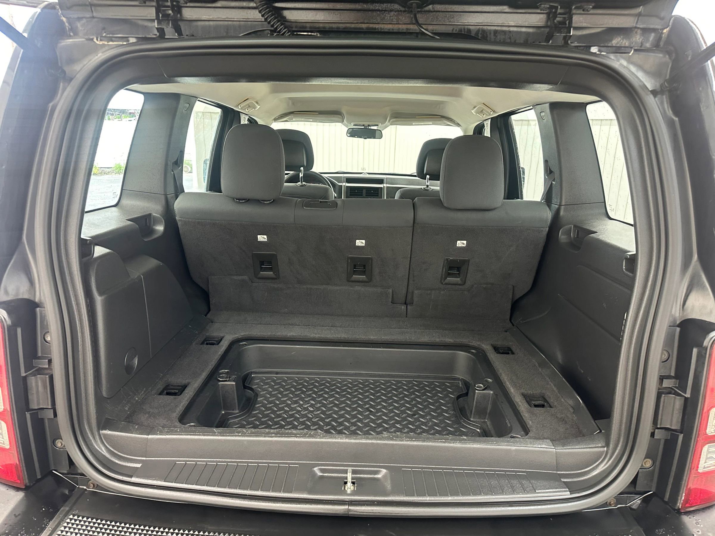 Used 2011 Jeep Liberty Sport image 11