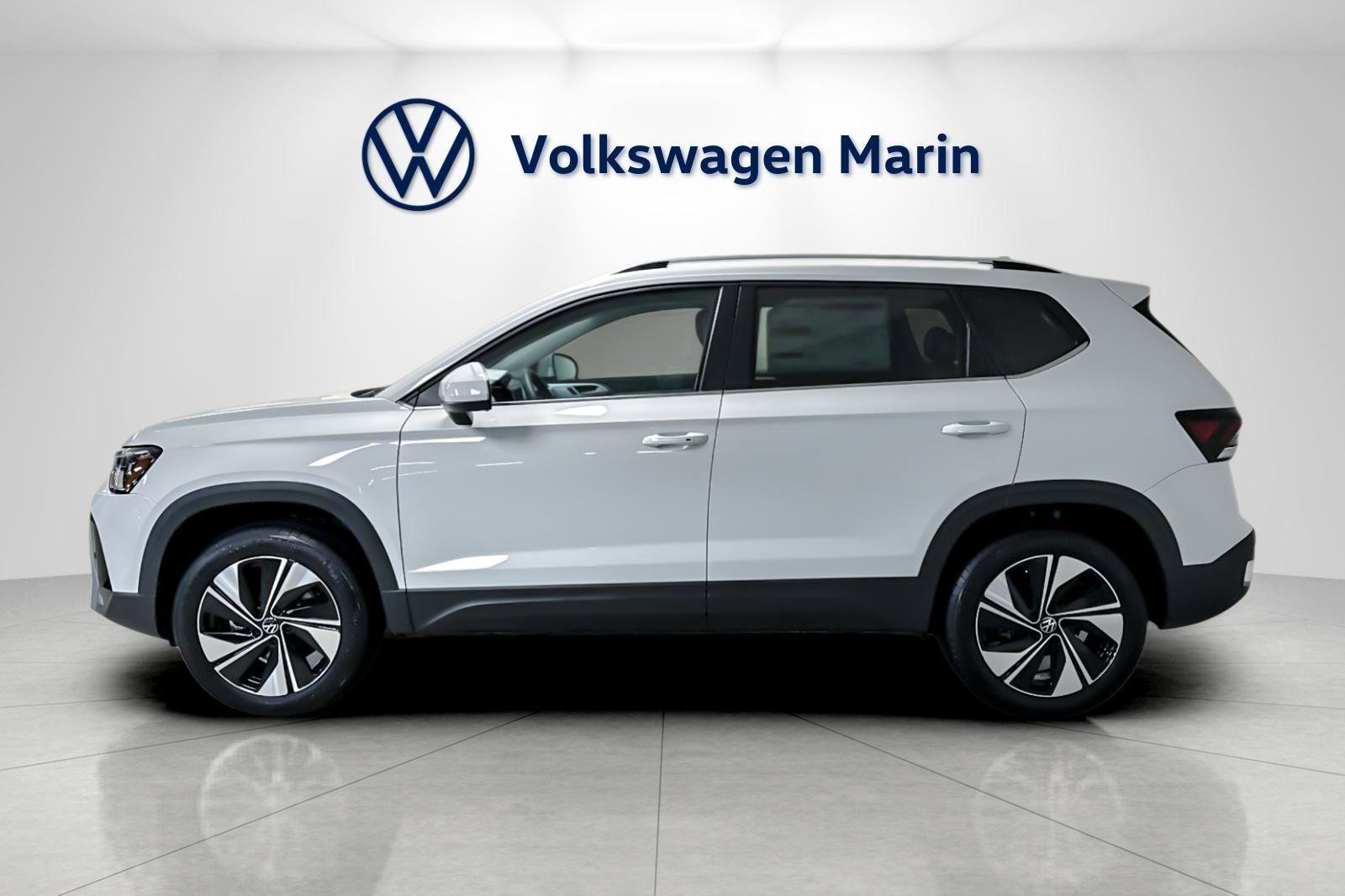 New 2026 Volkswagen Taos SE image 2