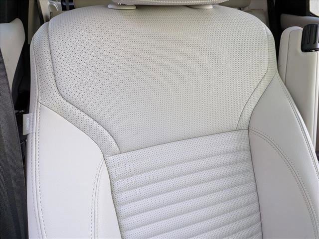 Used 2025 Land Rover Discovery Dynamic SE image 19