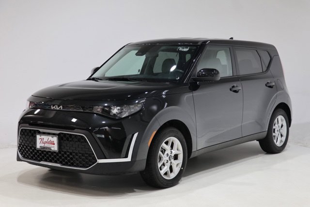 Used 2025 Kia Soul LX w/ LX Technology Package FWD image 3