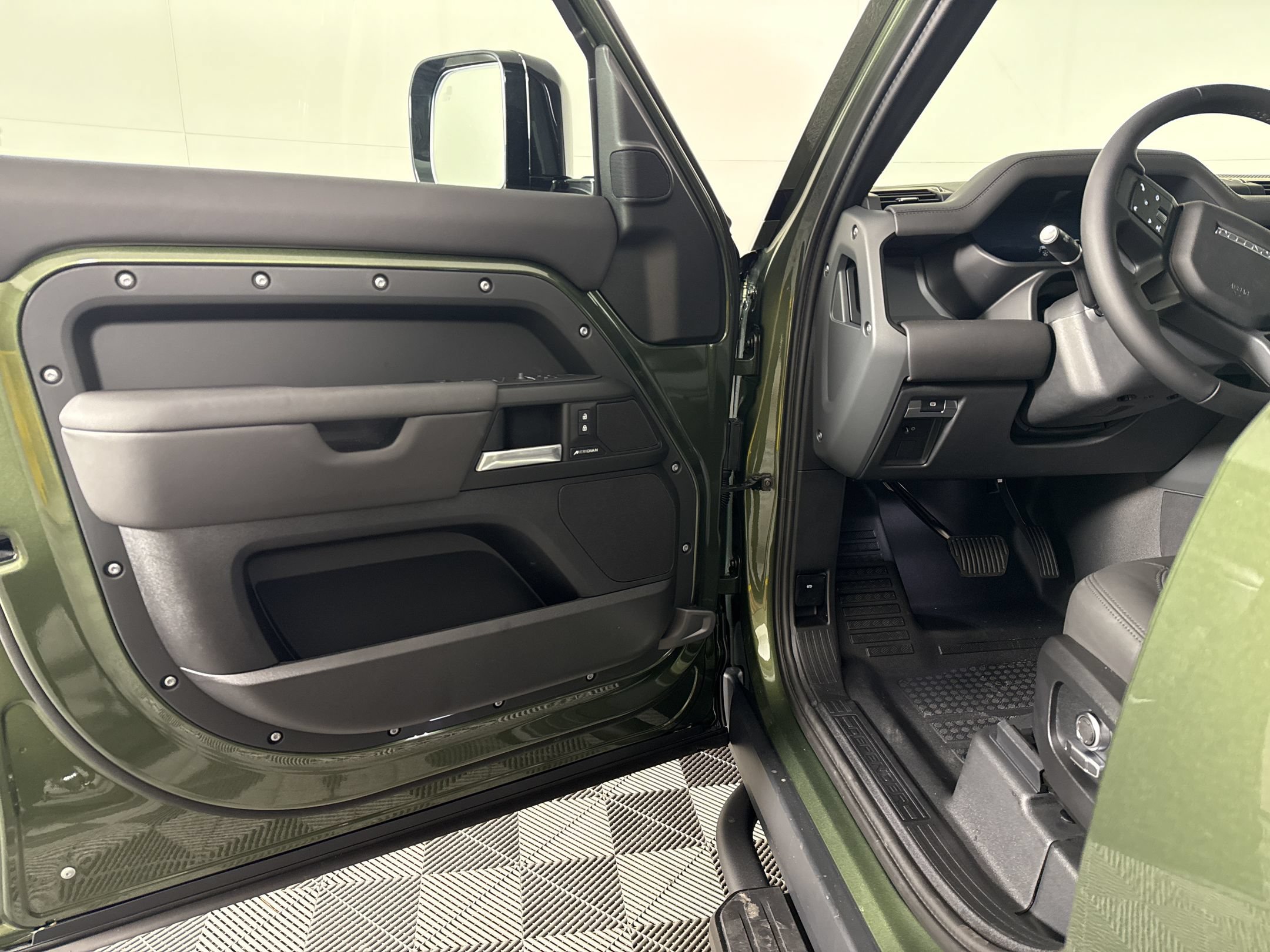 New 2026 Land Rover Defender 130 S AWD/4WD image 5